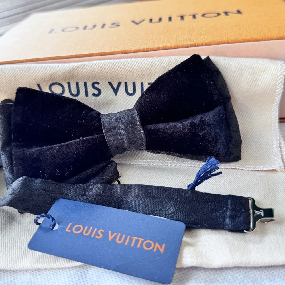 🔥LV VELVET 26’🔥💯🆕 RARE LOUIS VUITTON MONOGRAM BLACK TIE BOW TIE STUNNING - Picture 9 of 16